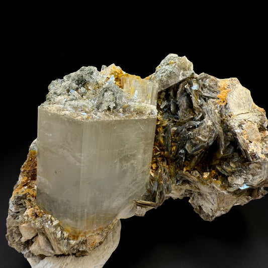 Crown Aquamarine Crystal Muscovite - Nagar Valley -252g - 9x6.5x4.5 cm