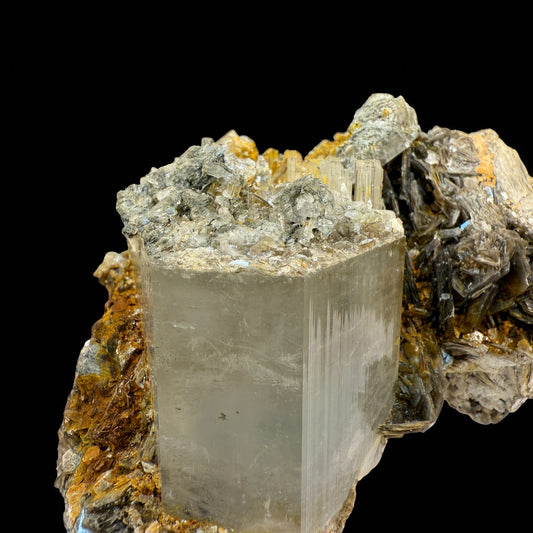 Crown Aquamarine Crystal Muscovite - Nagar Valley -252g - 9x6.5x4.5 cm