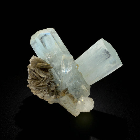 Aquamarine Crystal with Muscovite - Nagar Valley - 140g - 7x6.5x4.5 cm