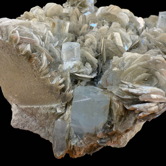 Aquamarine Crystal with Muscovite - Nagar Valley - 602g - 10x7.5x5 cm