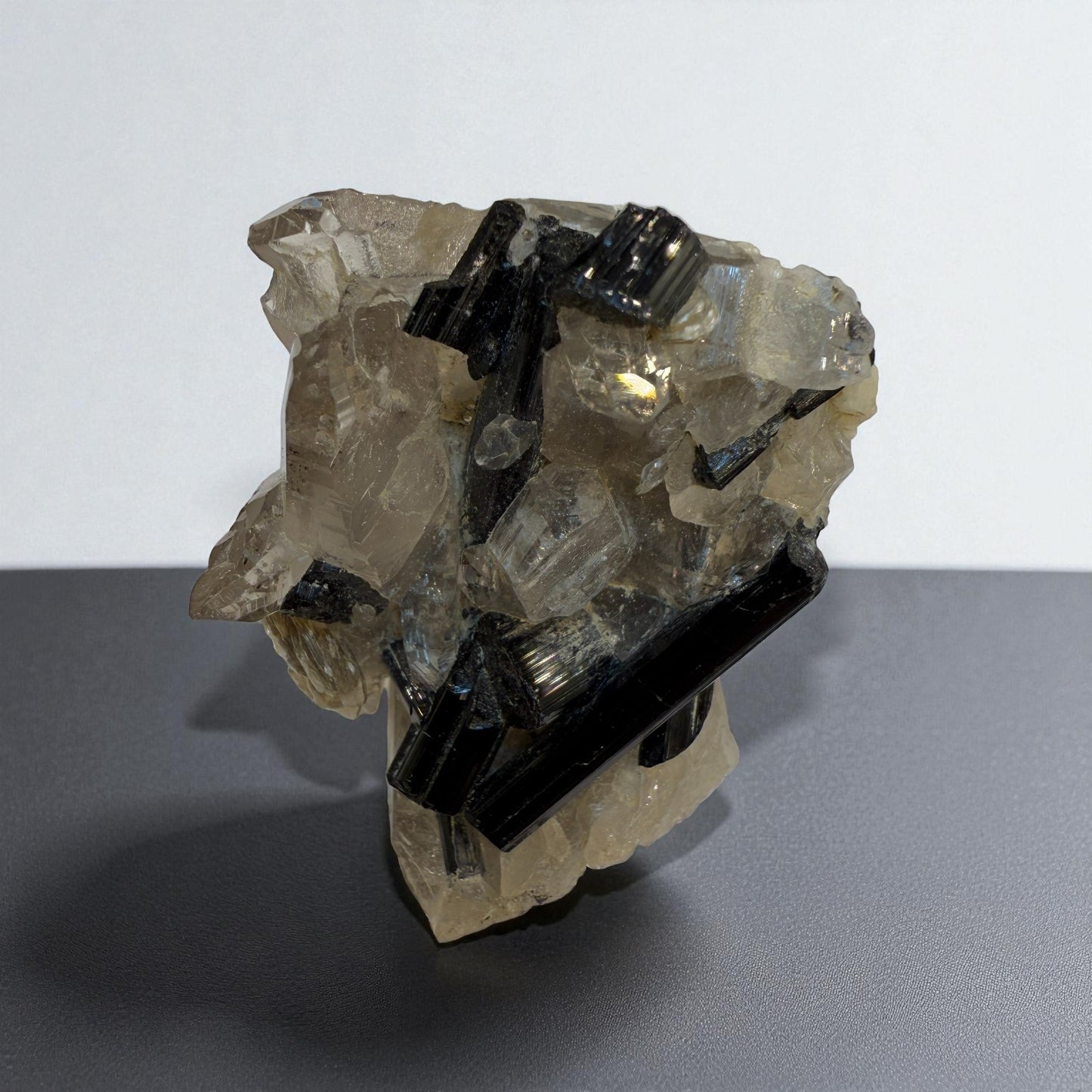 Black Tourmaline on Quartz - Skardu Pakistan - 39g - 4.5x3.5x2.5 cm