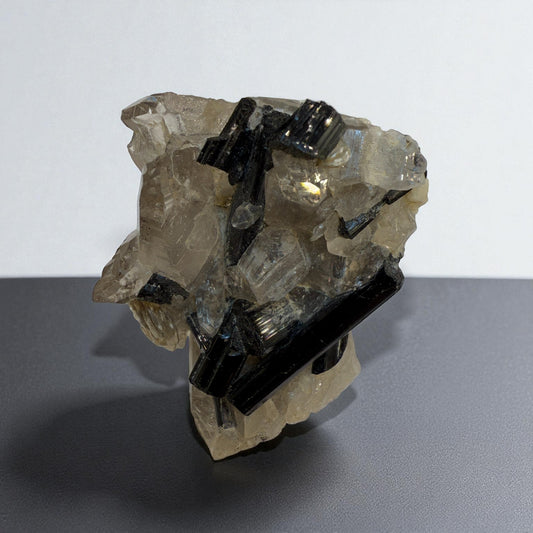 Black Tourmaline on Quartz - Skardu Pakistan - 39g - 4.5x3.5x2.5 cm