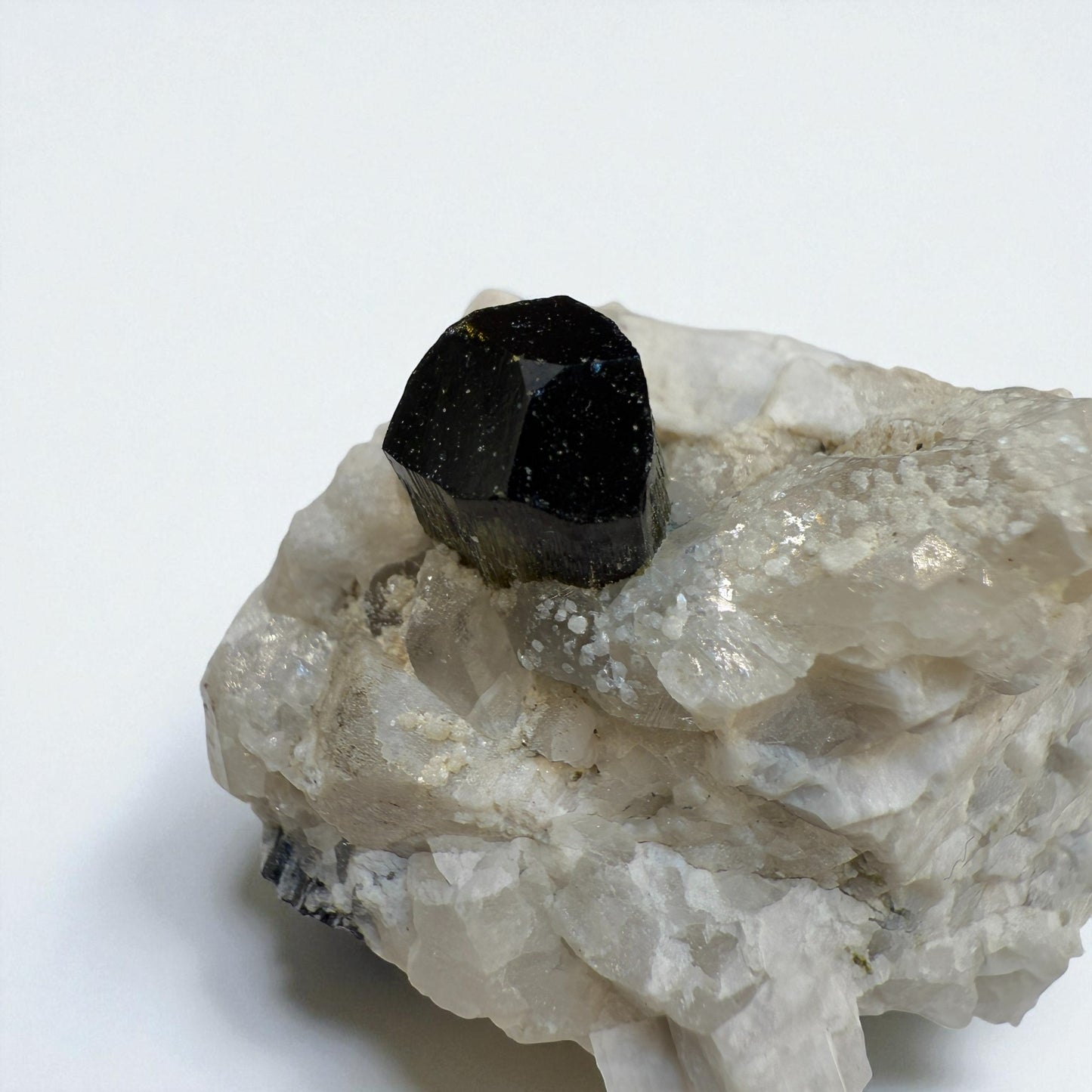 Black Tourmaline on Quartz - Skardu Pakistan - 37g - 5x5x2.5 cm