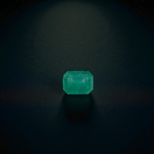 1.65 Carat Emerald Gemstone for Sparkling Jewelry - Swat Valley