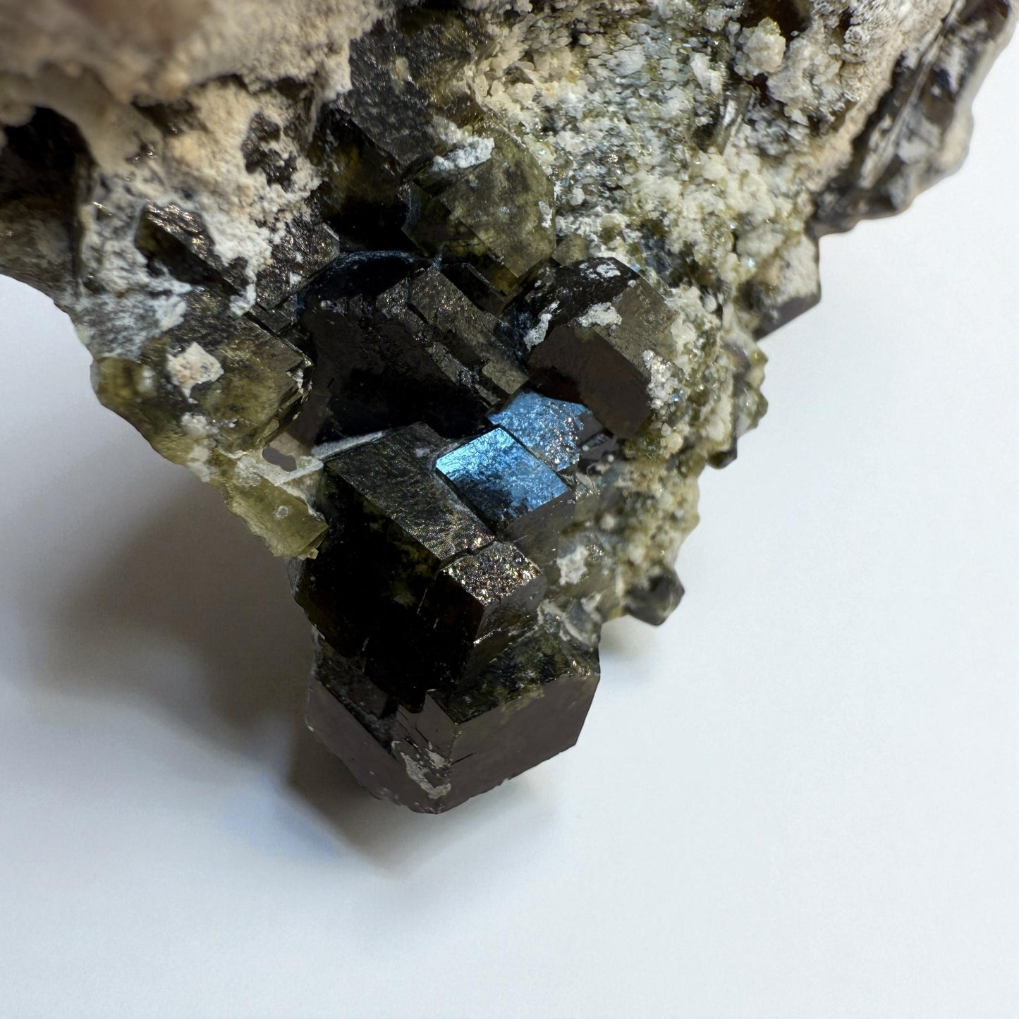 Andradite Garnet Specimen - Skardu Pakistan - 357g - 8.5x6x5 cm