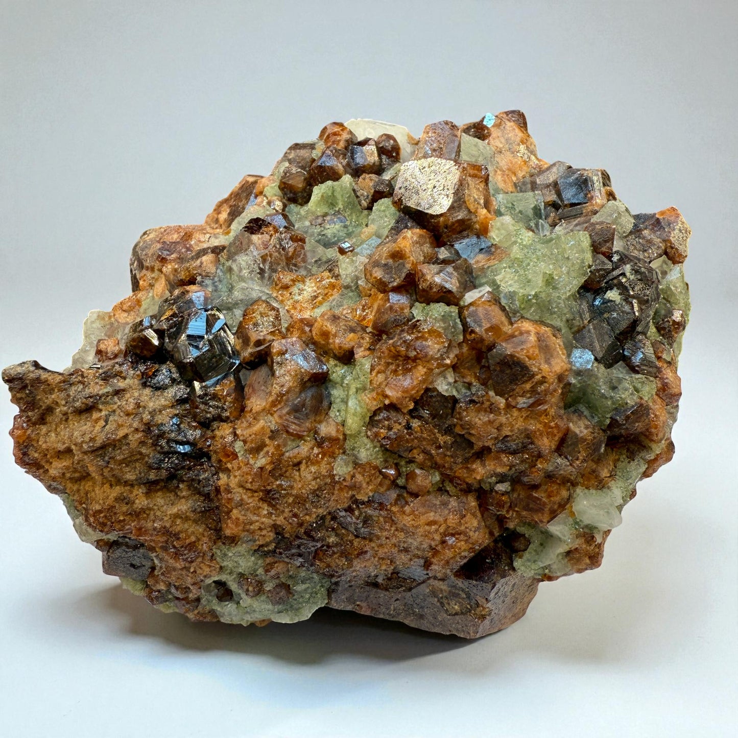 Spessartine Garnet Cluster Rare - Skardu Pakistan - 432g - 9x6x5 cm
