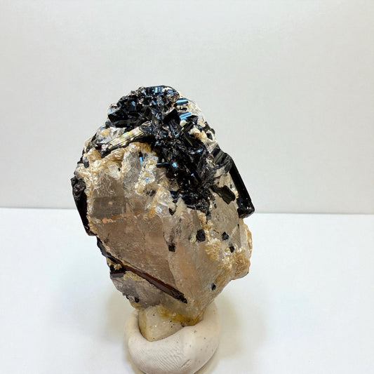 Black Tourmaline on Quartz Crystal - Skardu Valley - 162g - 6.5x5x4 cm
