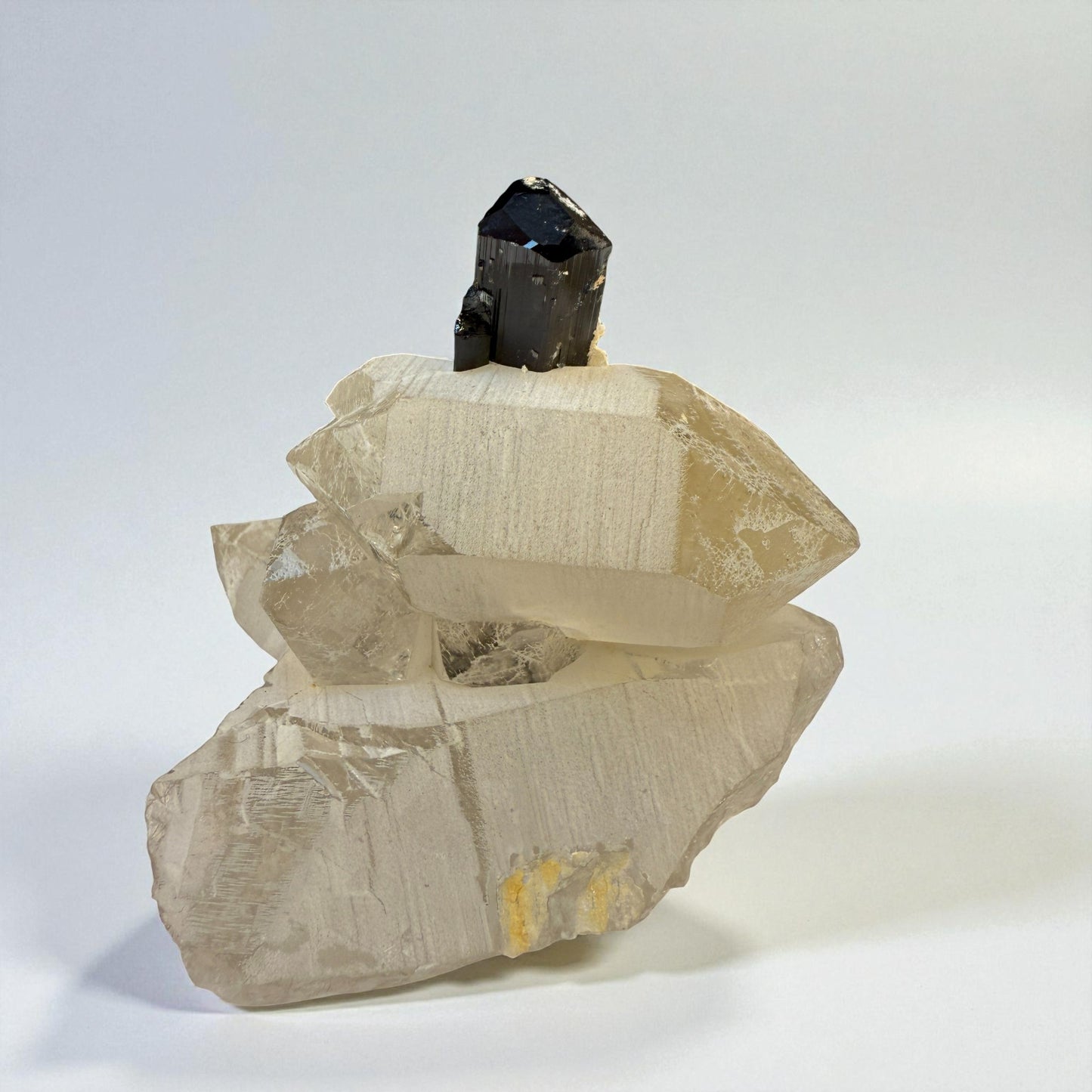 Black Tourmaline on Quartz - Skardu Pakistan - 95g - 5.5x5x5 cm