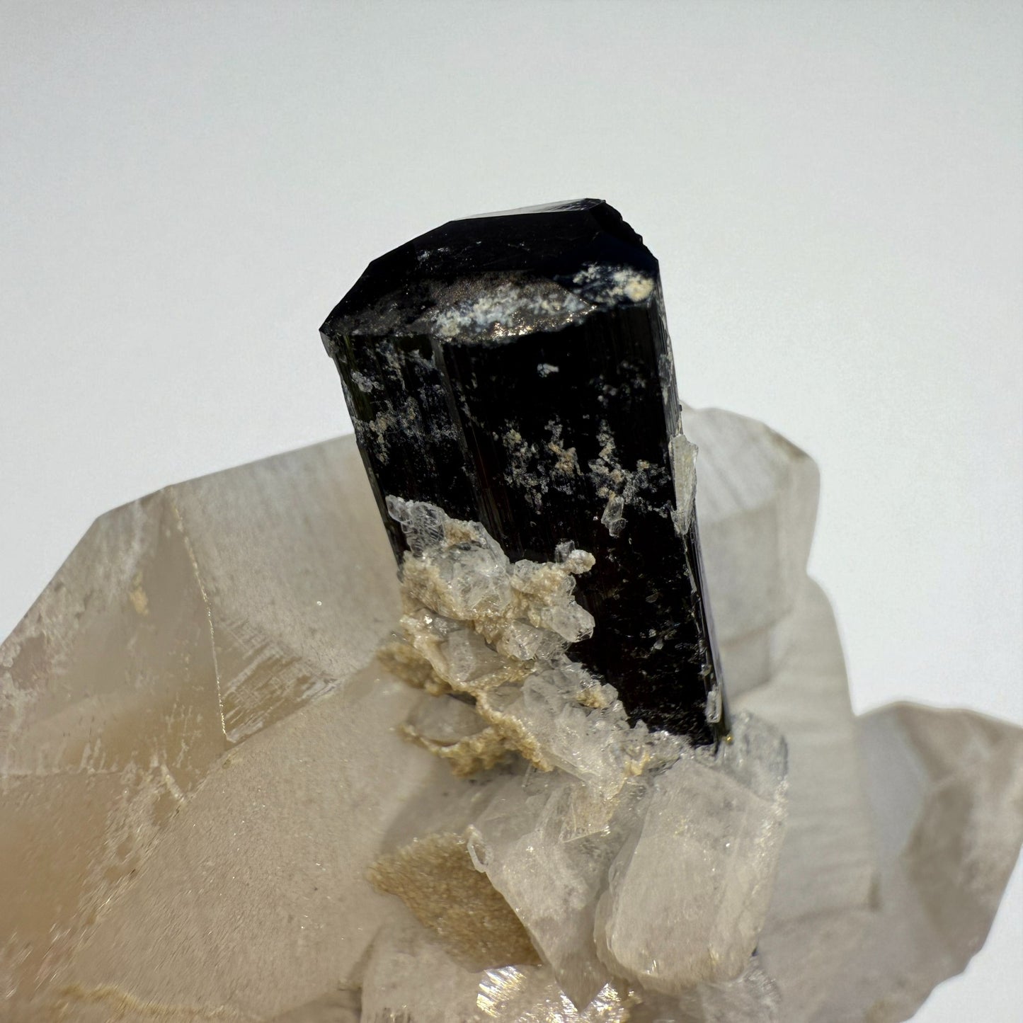 Black Tourmaline on Quartz - Skardu Pakistan - 95g - 5.5x5x5 cm