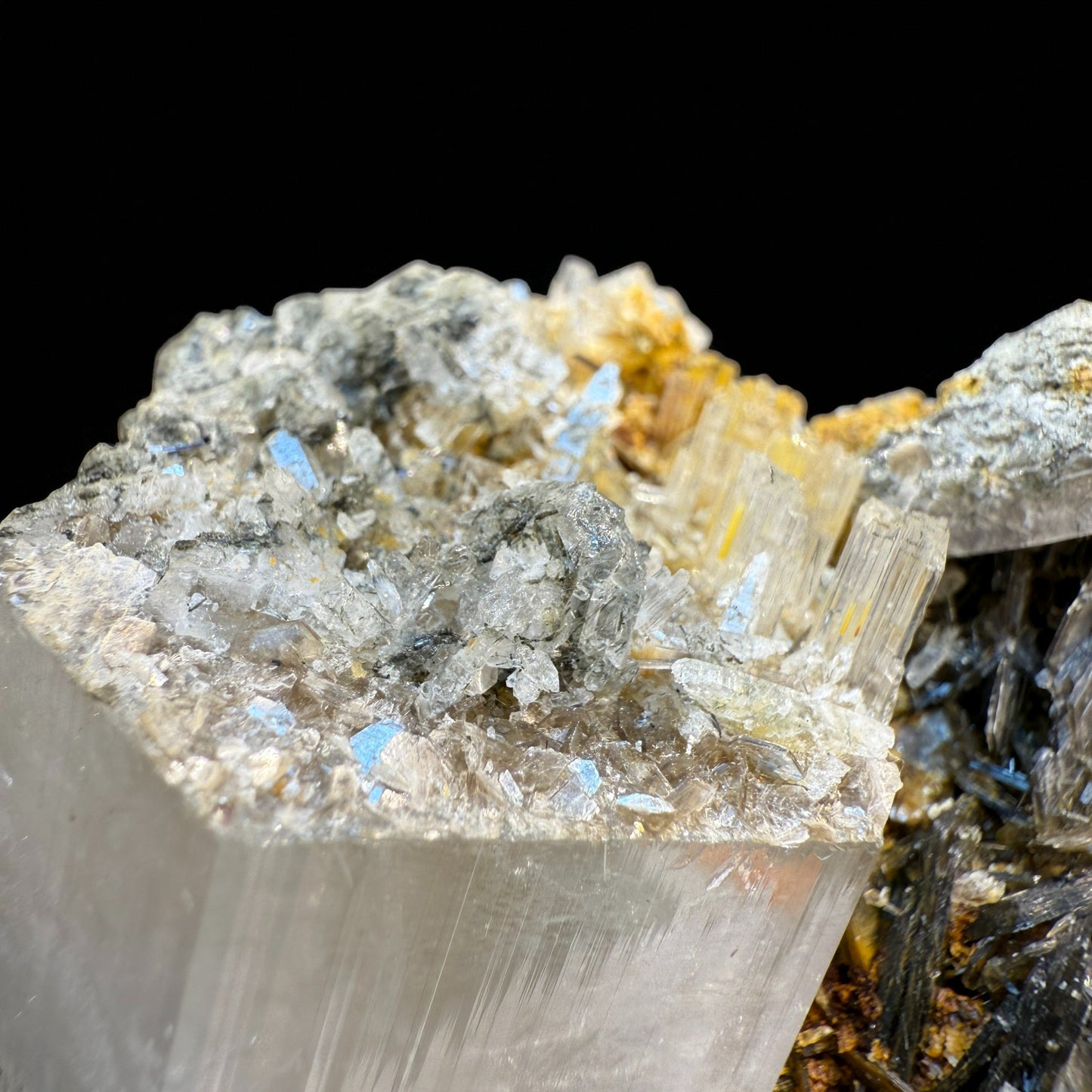 Crown Aquamarine Crystal Muscovite - Nagar Valley -252g - 9x6.5x4.5 cm