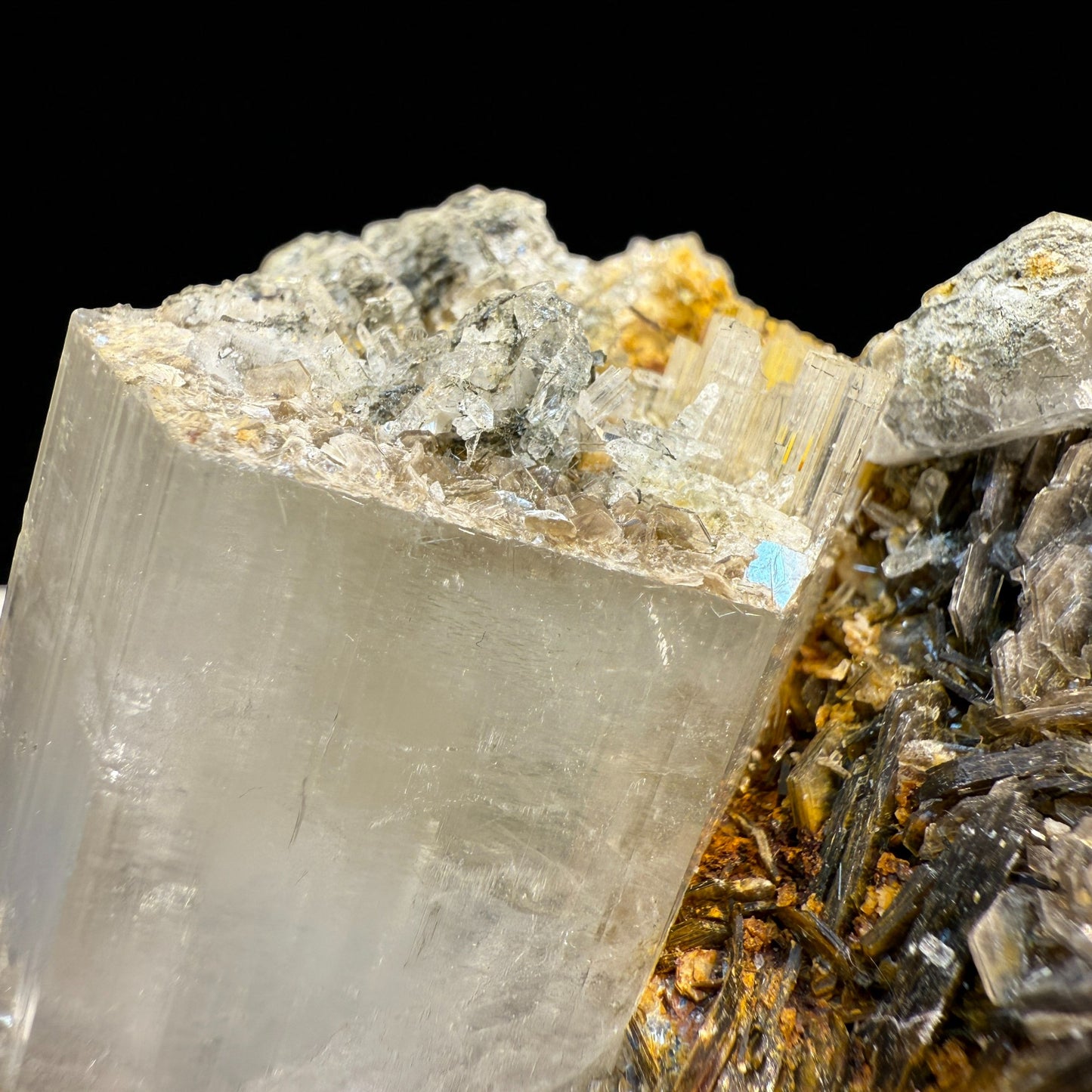 Crown Aquamarine Crystal Muscovite - Nagar Valley -252g - 9x6.5x4.5 cm