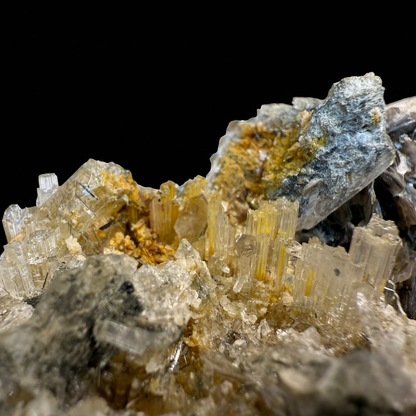 Crown Aquamarine Crystal Muscovite - Nagar Valley -252g - 9x6.5x4.5 cm