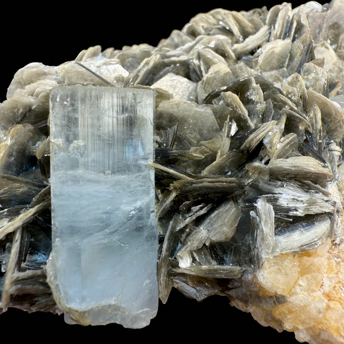 Aquamarine Crystal with Muscovite - Nagar Valley - 532g - 12x10x4 cm