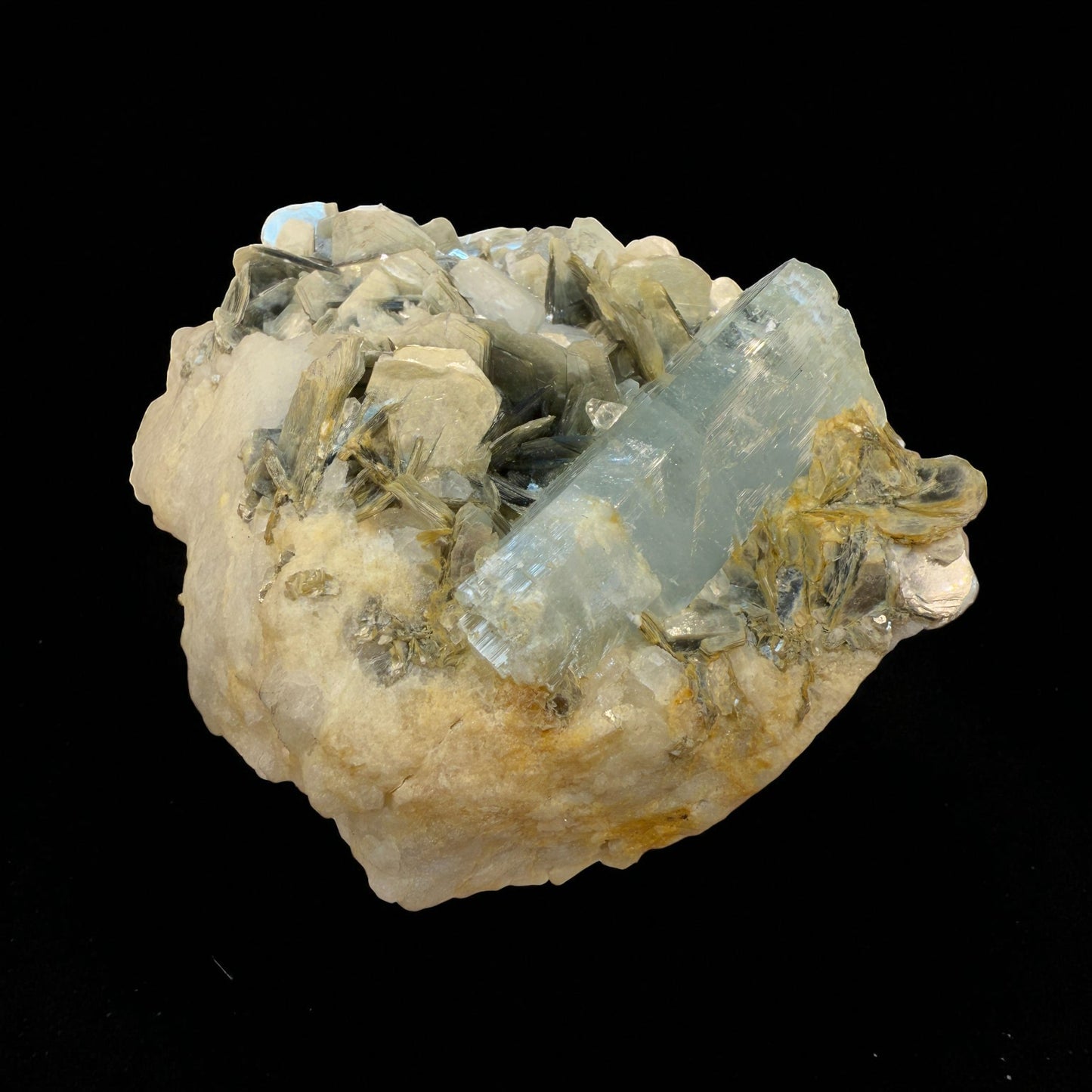 Aquamarine Crystal with Muscovite - Nagar Valley - 715g - 11x8.5x8 cm