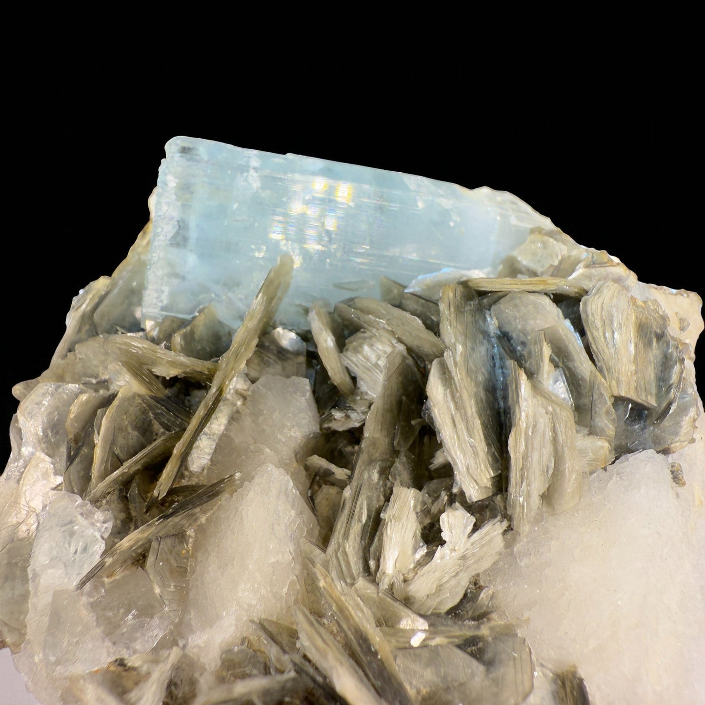 Aquamarine Crystal with Muscovite - Nagar Valley - 715g - 11x8.5x8 cm