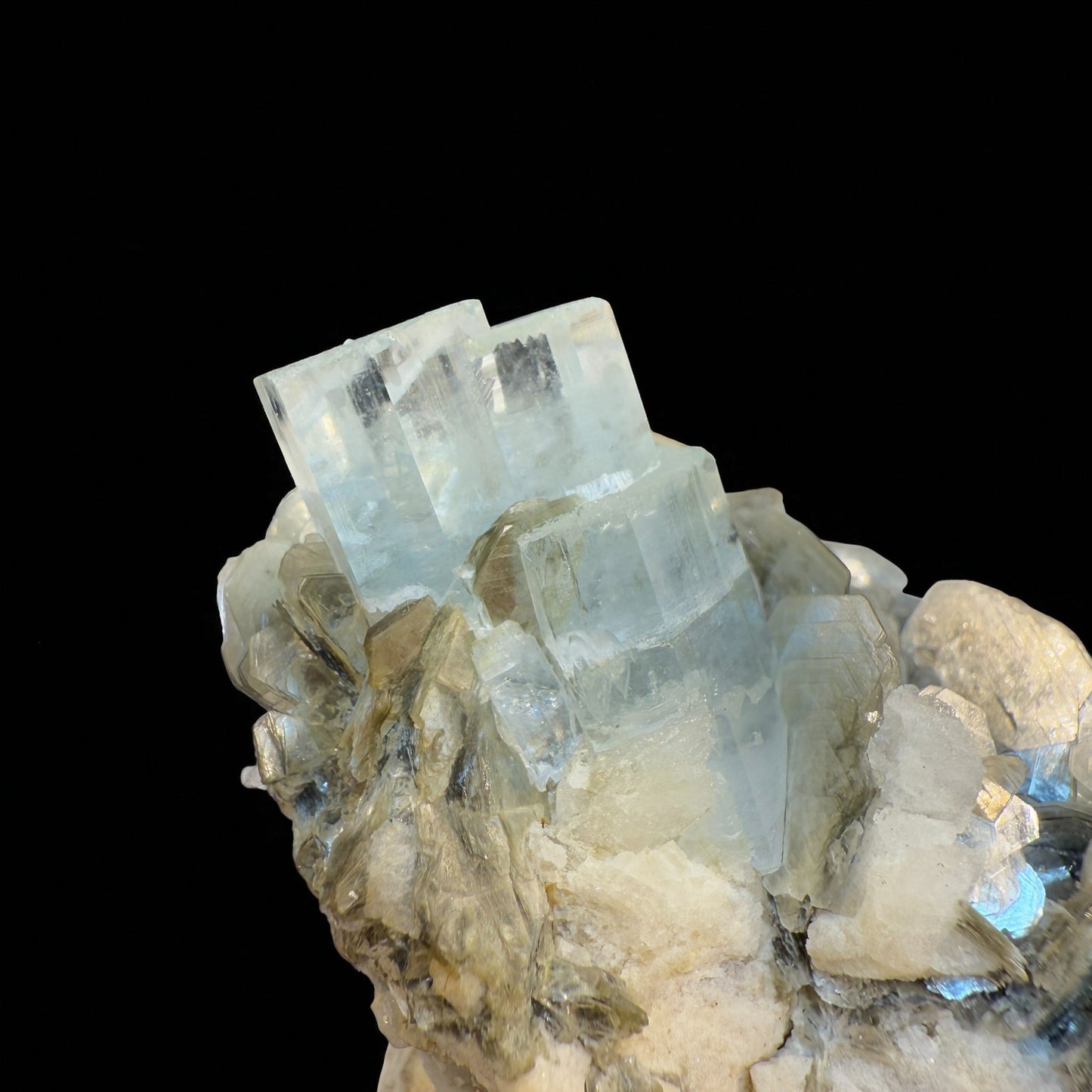 Aquamarine Crystal with Muscovite - Nagar Valley - 310g - 9x7.5x7 cm