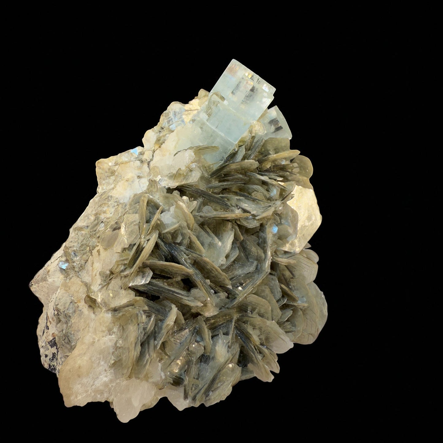 Aquamarine Crystal with Muscovite - Nagar Valley - 310g - 9x7.5x7 cm