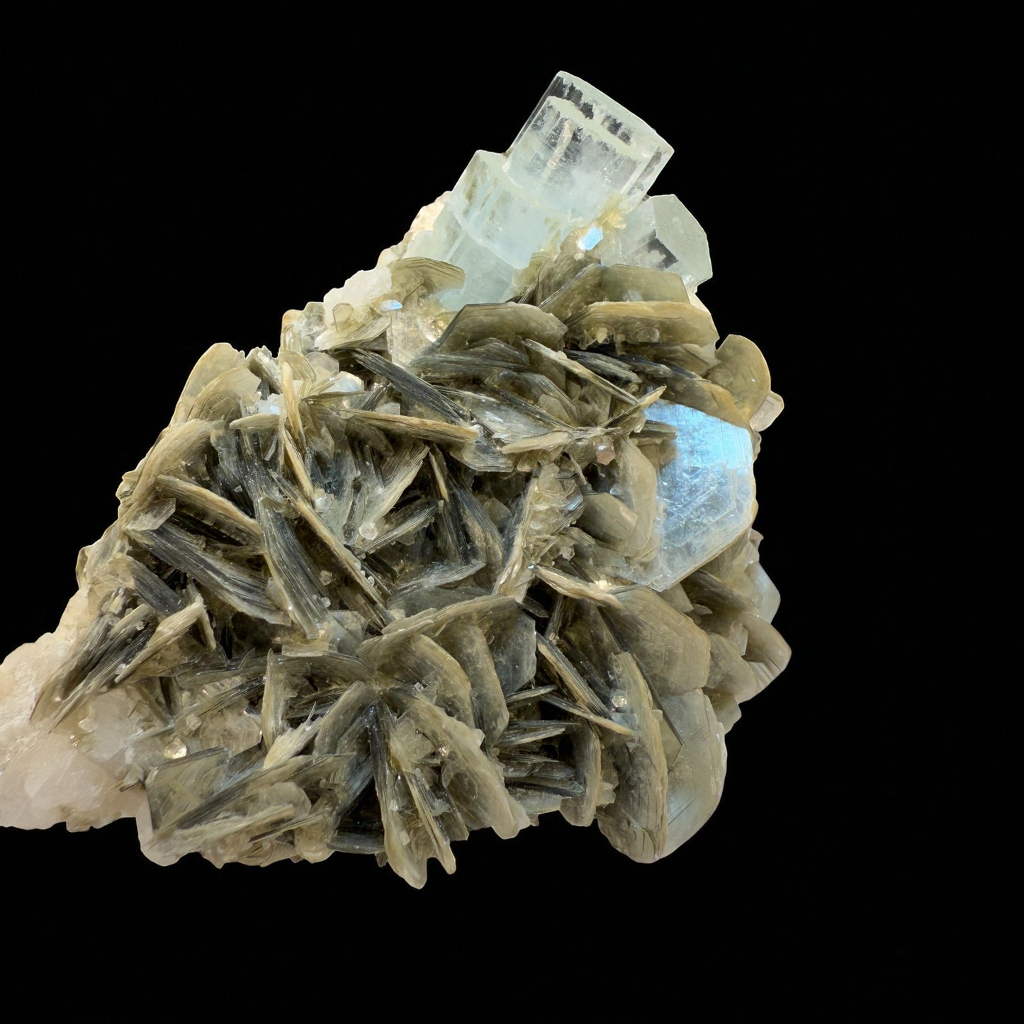 Aquamarine Crystal with Muscovite - Nagar Valley - 310g - 9x7.5x7 cm
