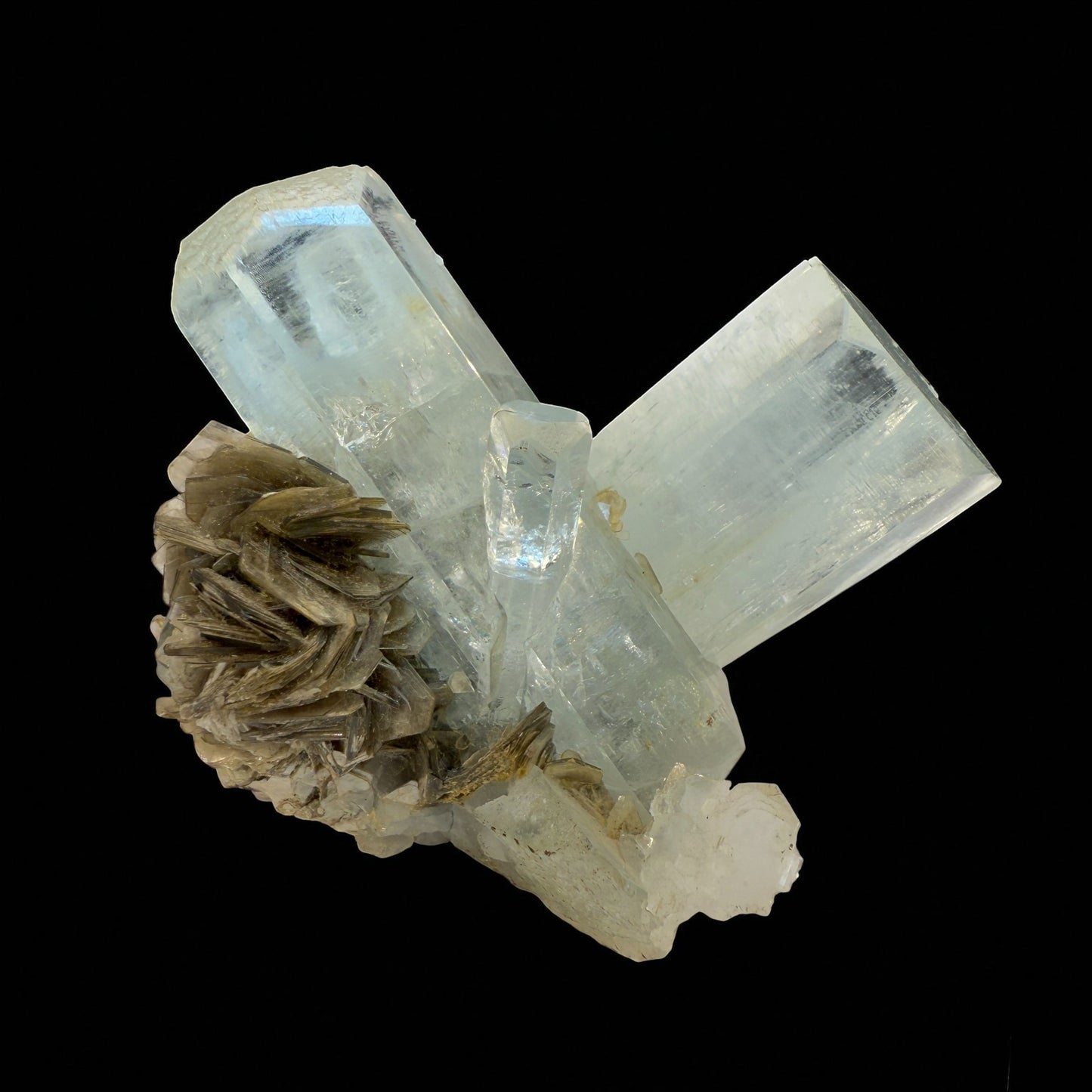 Aquamarine Crystal with Muscovite - Nagar Valley - 140g - 7x6.5x4.5 cm