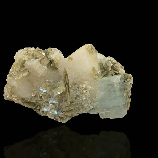 Aquamarine Crystal with Muscovite - Nagar Valley - 205g - 9.5x6.5x4.5 cm