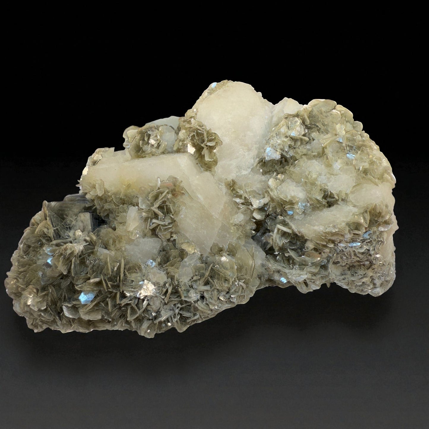 Aquamarine Crystal with Muscovite - Nagar Valley - 205g - 9.5x6.5x4.5 cm