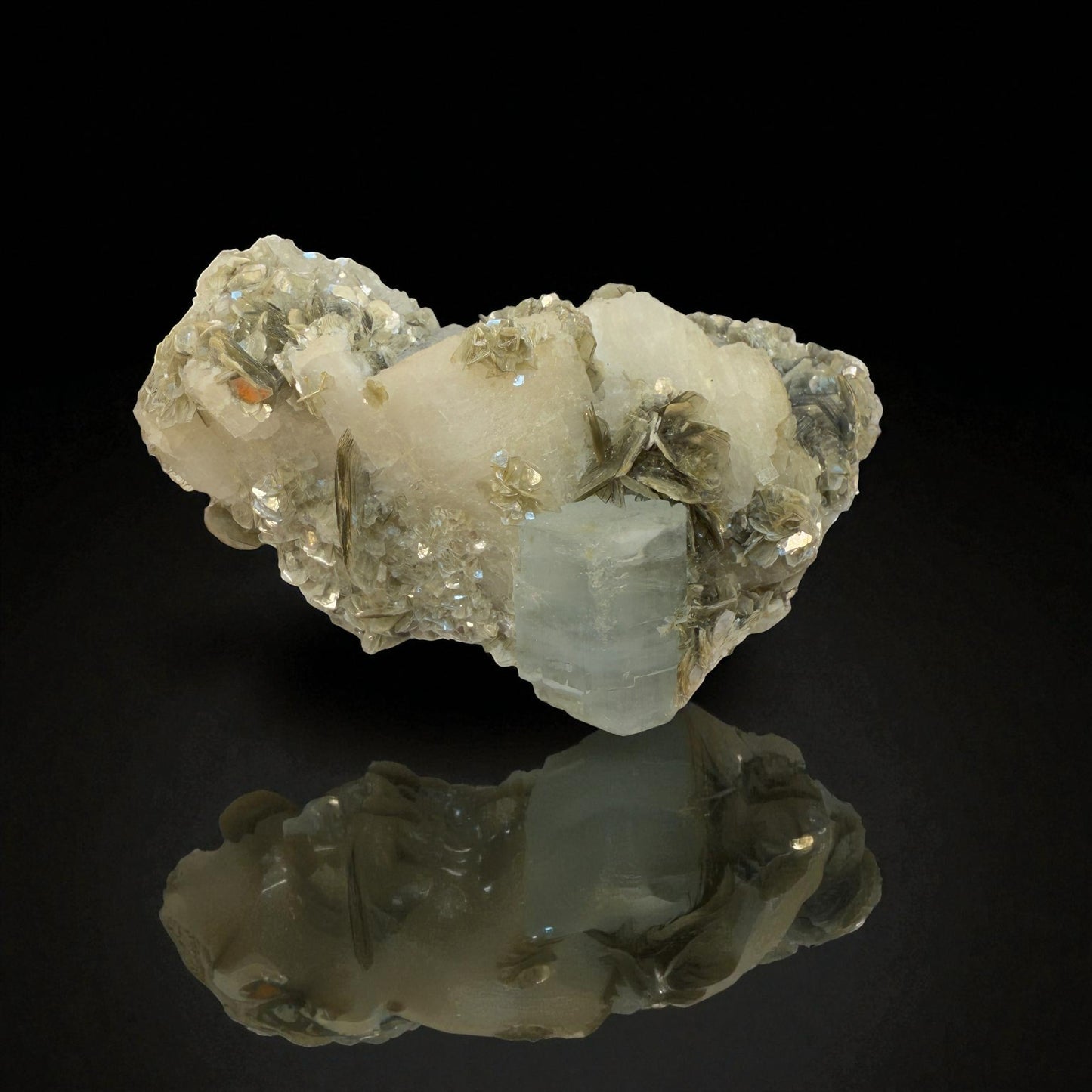 Aquamarine Crystal with Muscovite - Nagar Valley - 205g - 9.5x6.5x4.5 cm