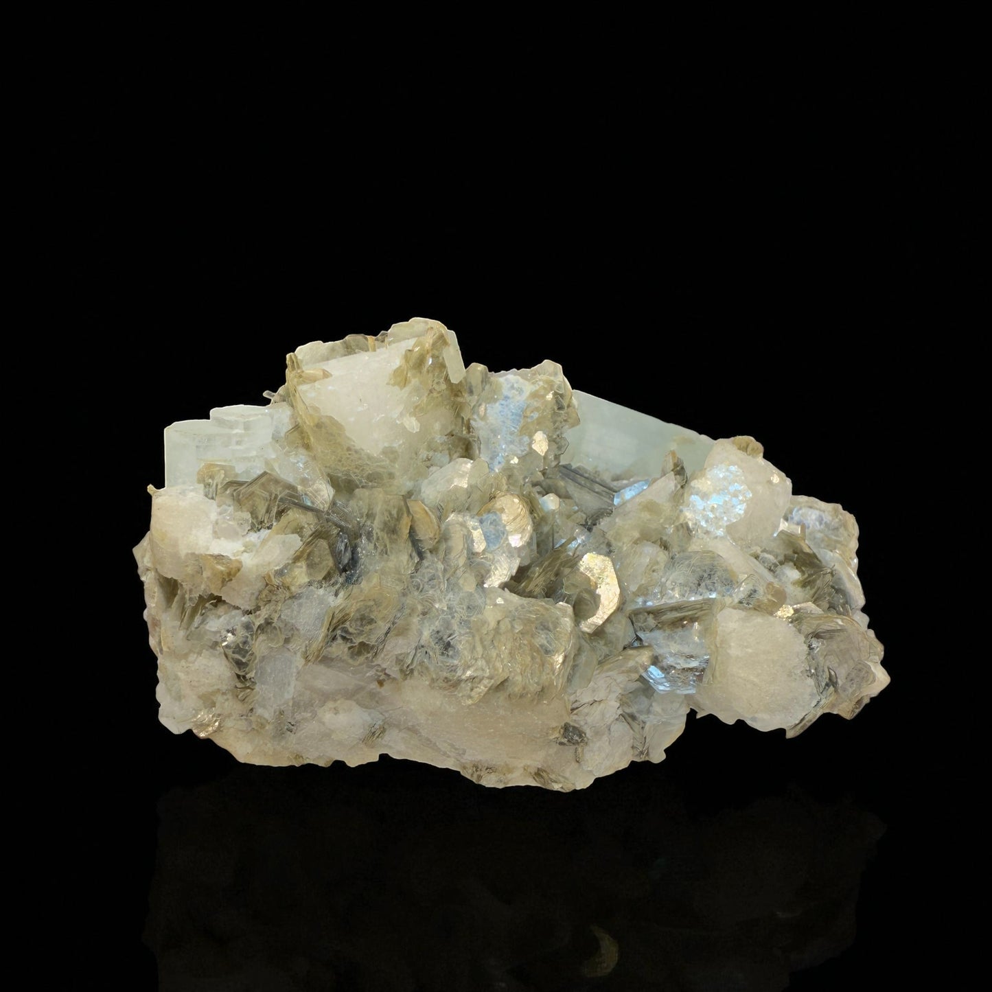 Aquamarine Crystal with Muscovite - Nagar Valley - 190g - 9.5x7x4 cm