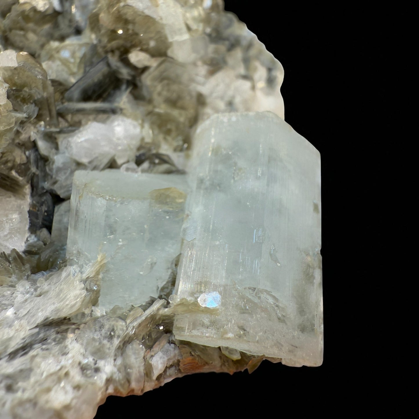 Aquamarine Crystal with Muscovite - Nagar Valley - 190g - 9.5x7x4 cm