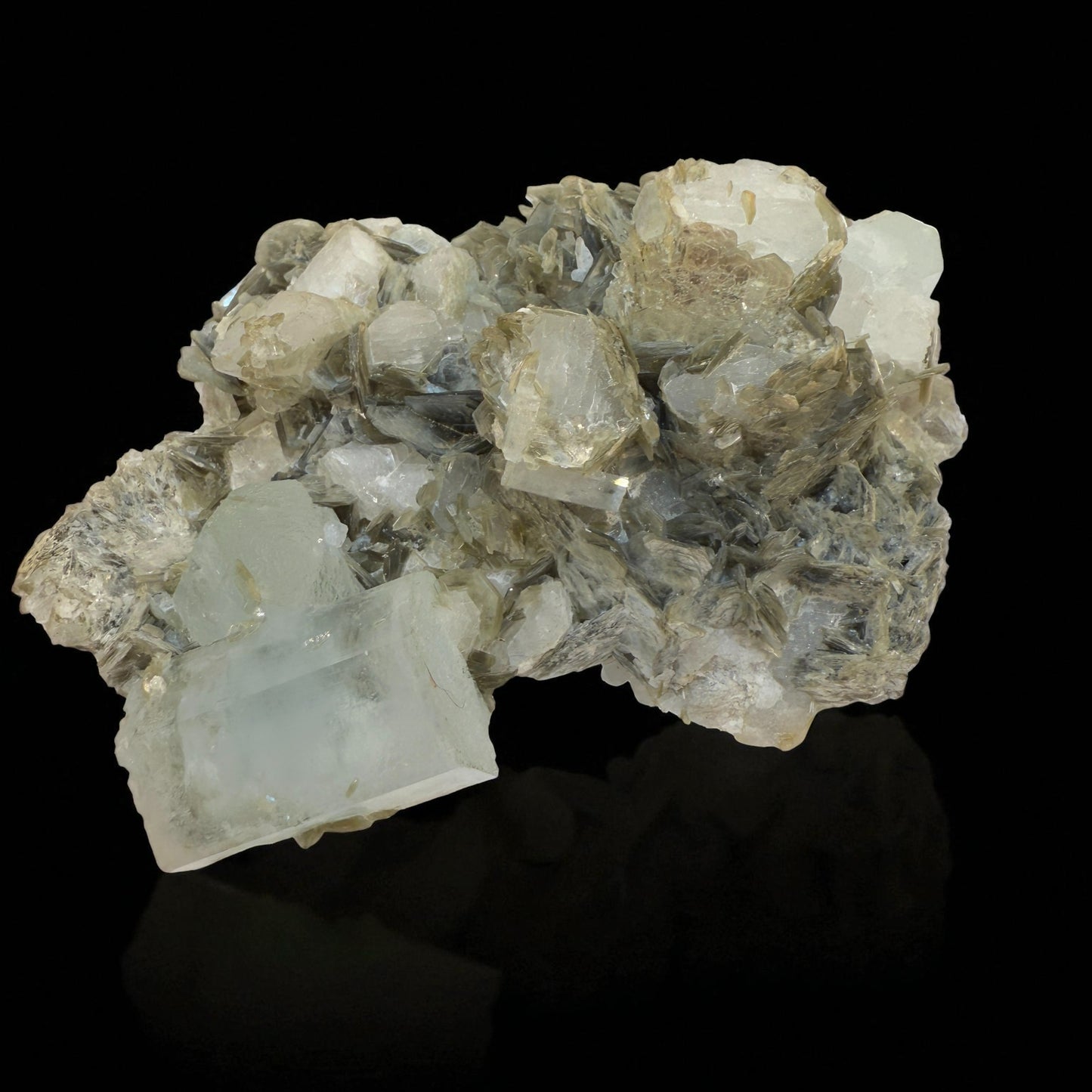 Aquamarine Crystal with Muscovite - Nagar Valley - 190g - 9.5x7x4 cm