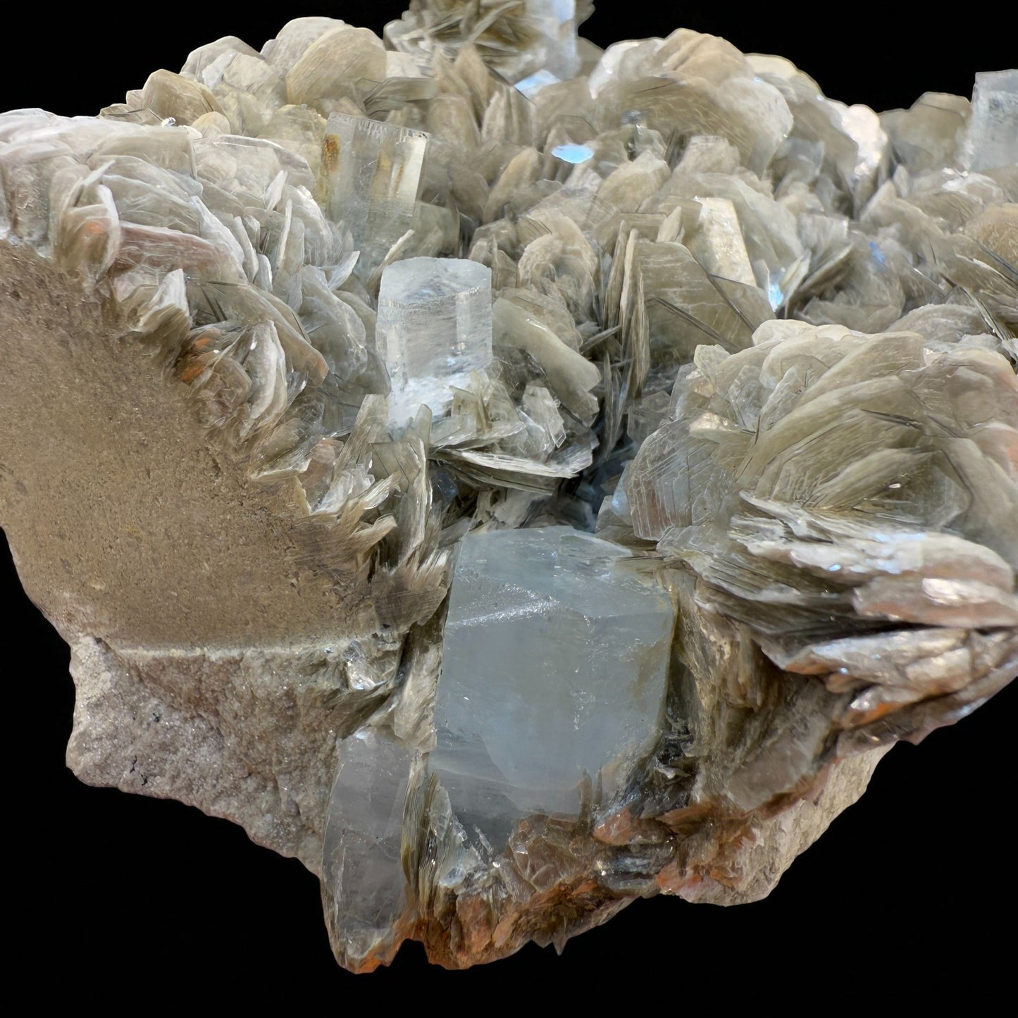 Aquamarine Crystal with Muscovite - Nagar Valley - 602g - 10x7.5x5 cm