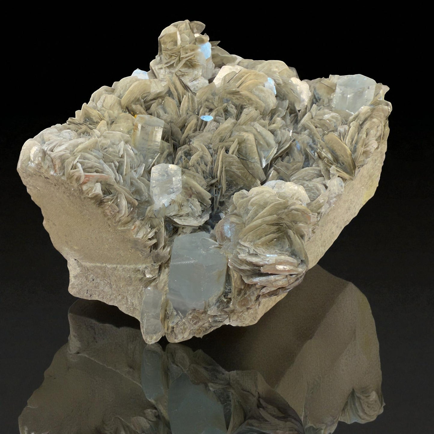 Aquamarine Crystal with Muscovite - Nagar Valley - 602g - 10x7.5x5 cm