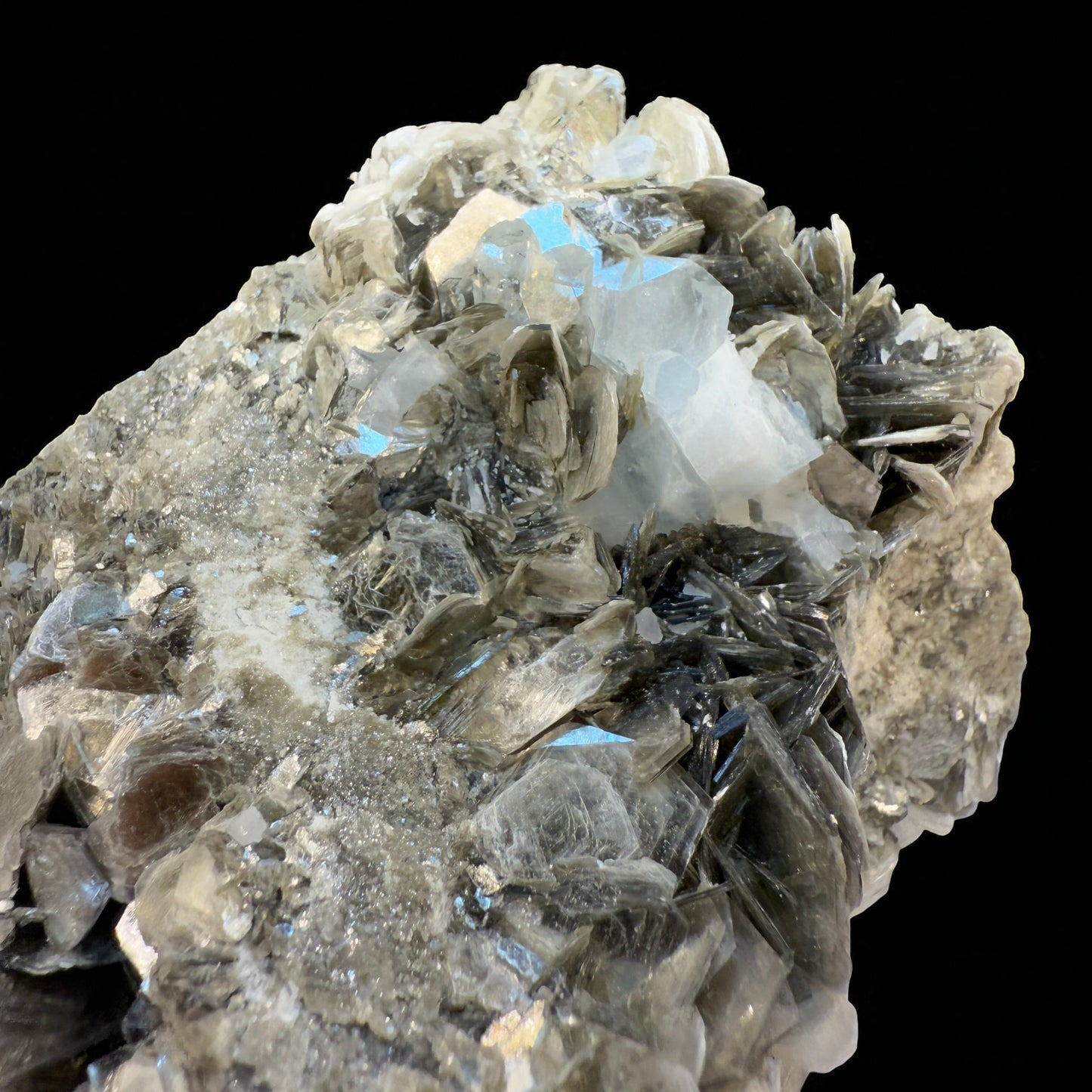 Aquamarine Crystal with Muscovite - Nagar Valley - 508g - 8x8x7 cm