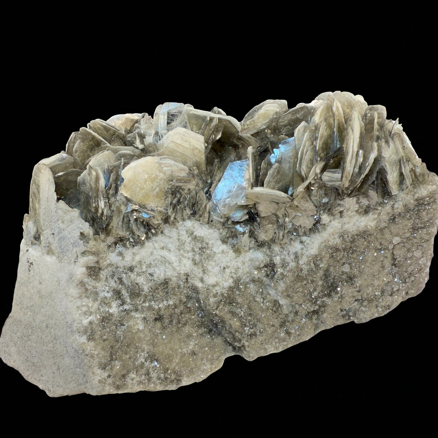 Aquamarine Crystal with Muscovite - Nagar Valley - 265g - 9x6.5x4 cm