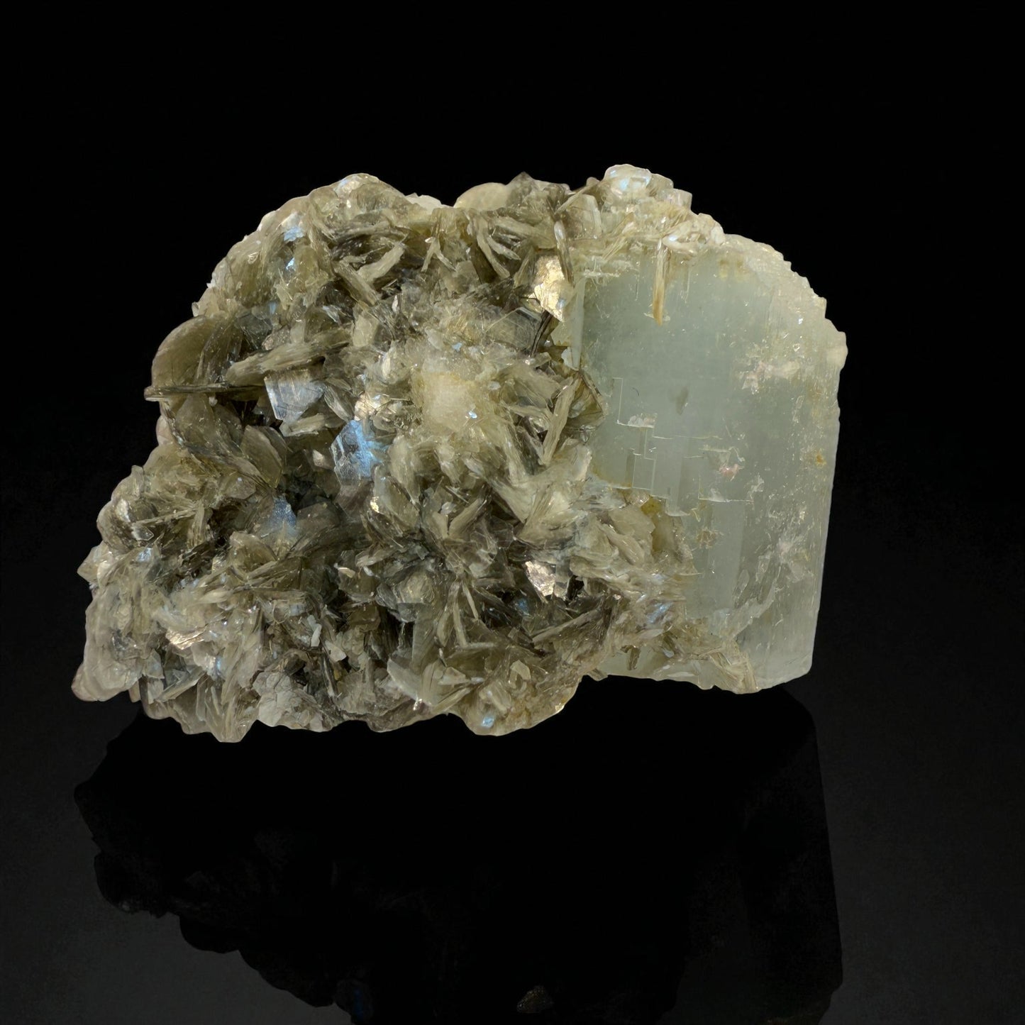 Aquamarine Crystal with Muscovite - Nagar Valley - 84g - 5x4.5x3 cm