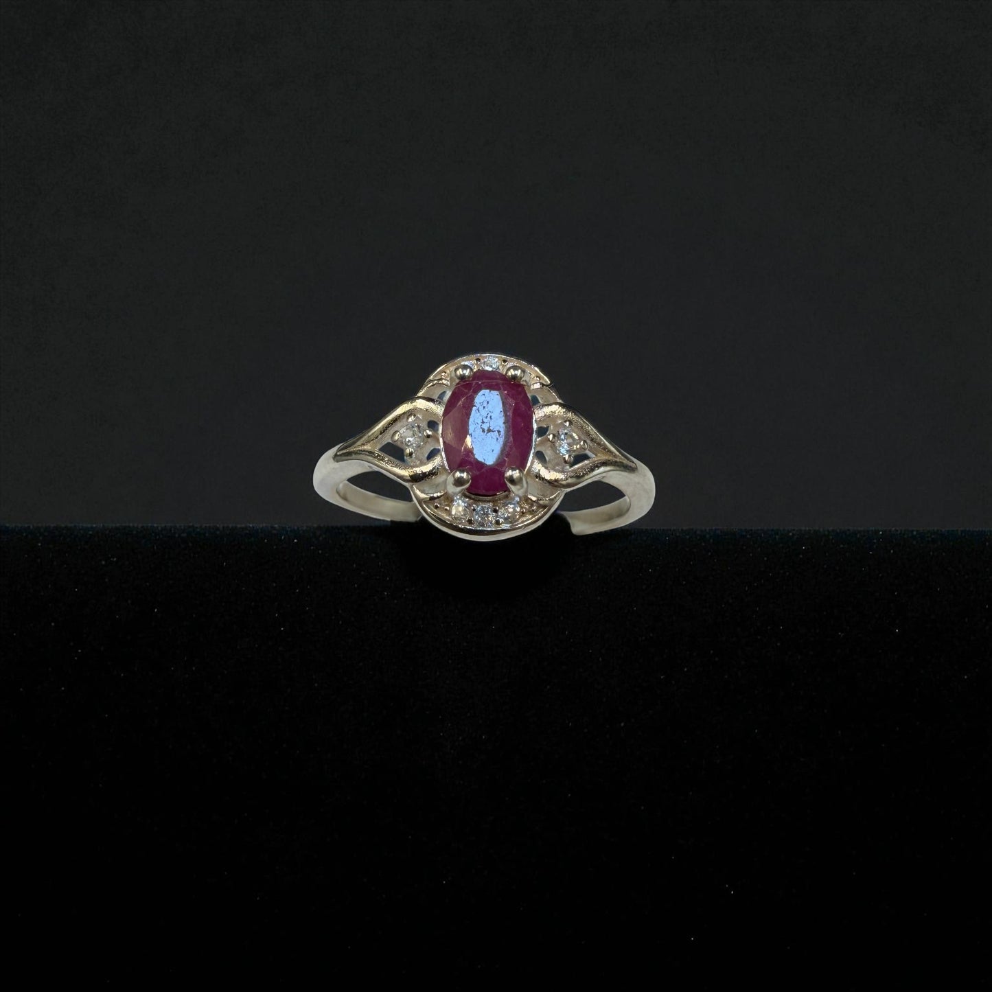 Ruby Solitaire Ring – Simple Classic Band